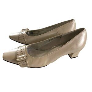 Ros Hommerson Womens Size 8.5 M Tan beige Buckle Beaded Toe Block 2 in Heel
